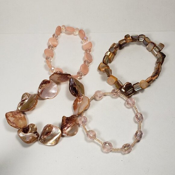 Set of 4  Multi color Pinkish Sea Shell Stretchy Beaded Bracelets - Picture 1 of 6